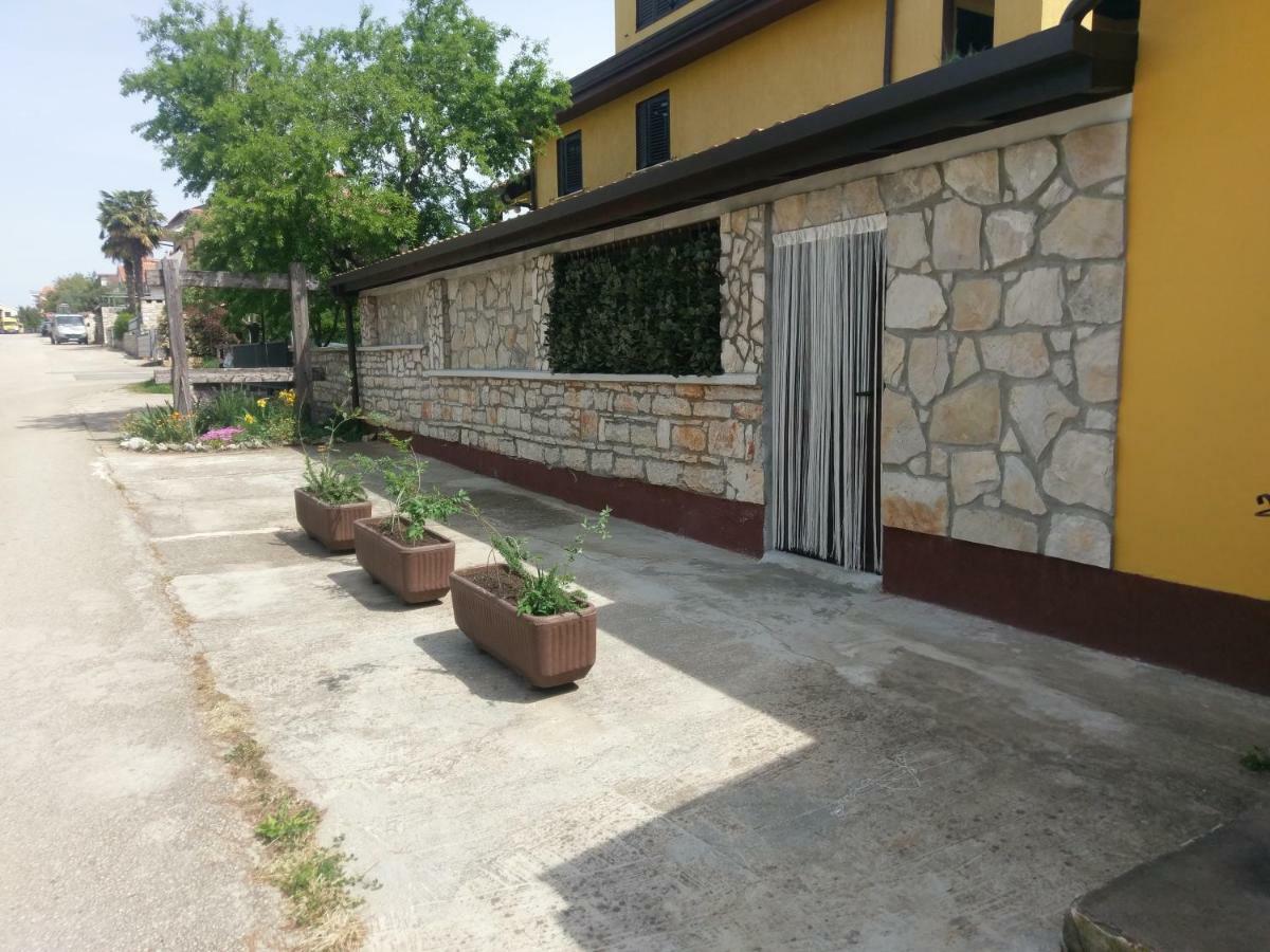 Apartments Ingrid Novigrad  Exterior photo